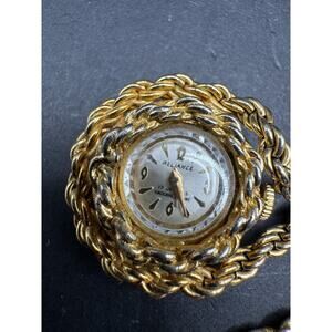 Vintage Reliance 17 Jewels Shock Resistant Pendant Necklace Watch Gold Tone